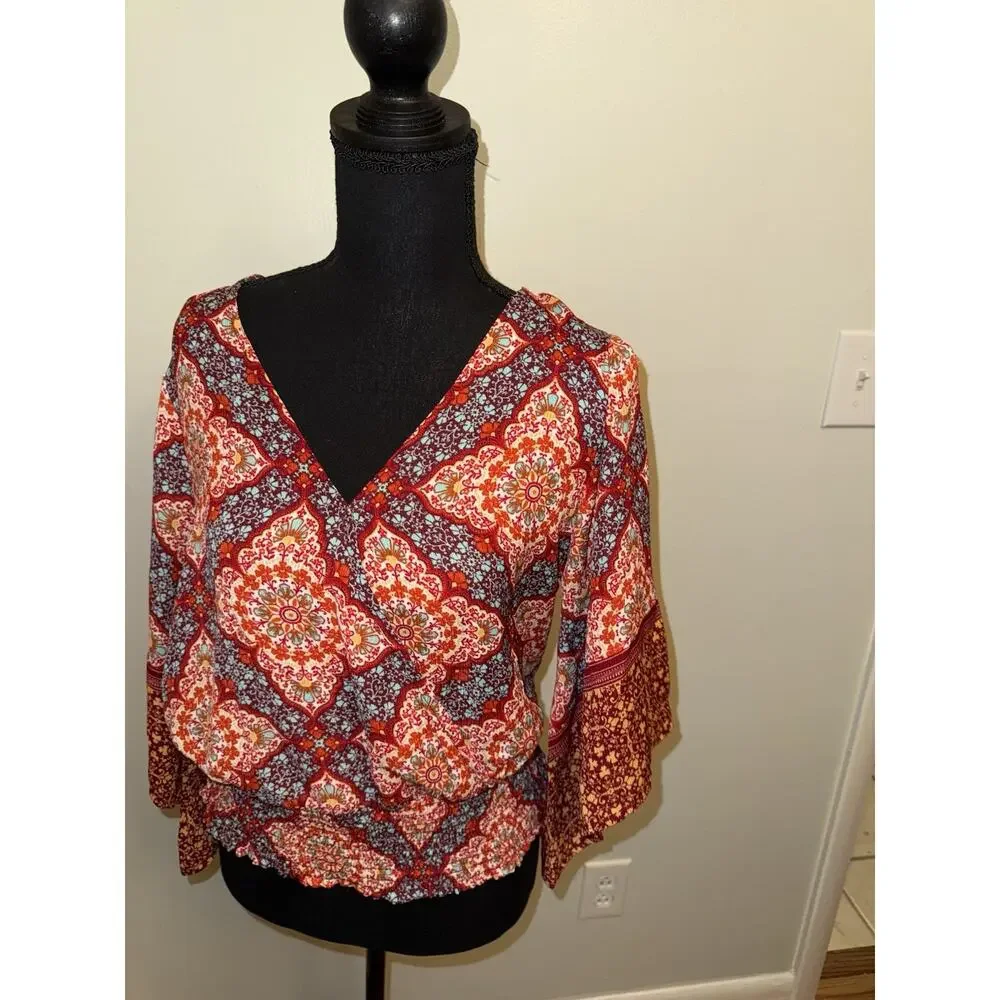 Twine & String Woman’s Cropped Red Blue Floral Smocked Surplice Boho Top Medium - Picture 2 of 5